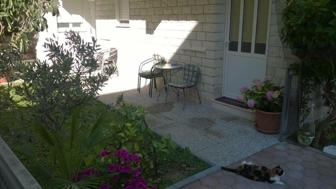 Apartman Renata Omiš Zewnętrze zdjęcie