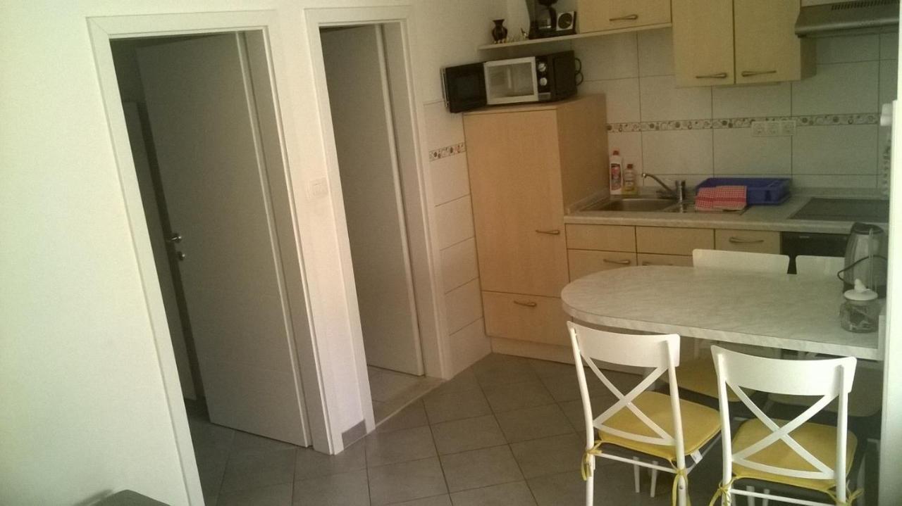 Apartman Renata Omiš Zewnętrze zdjęcie
